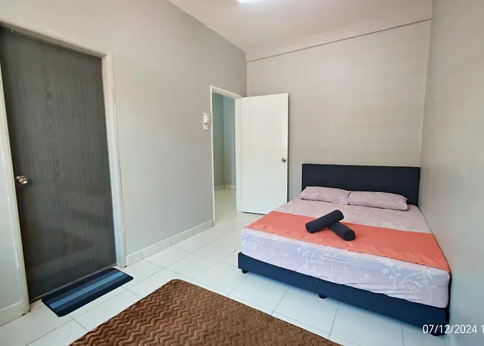 Homestay Qasrina Semi D 4 Bilik
