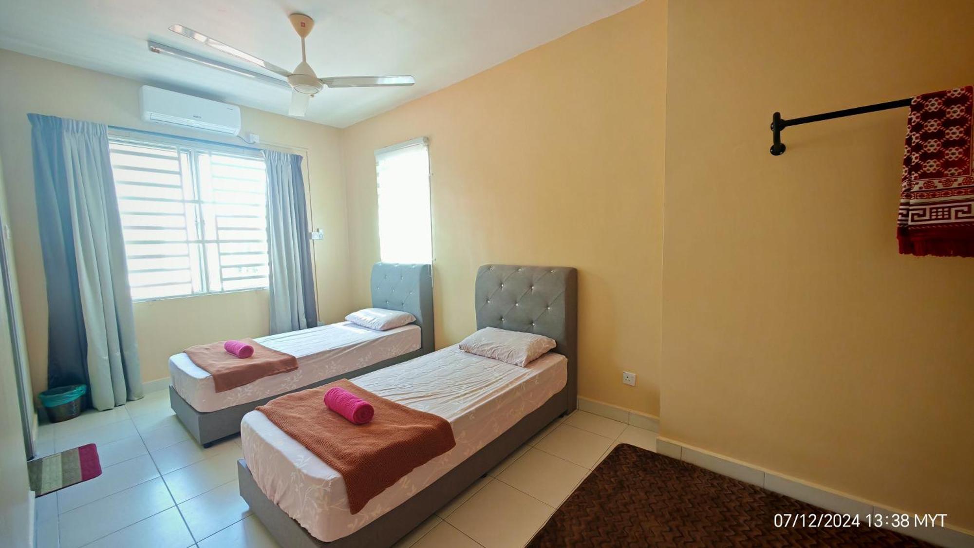 Qasrina Semi D 4 Bilik Holiday home *