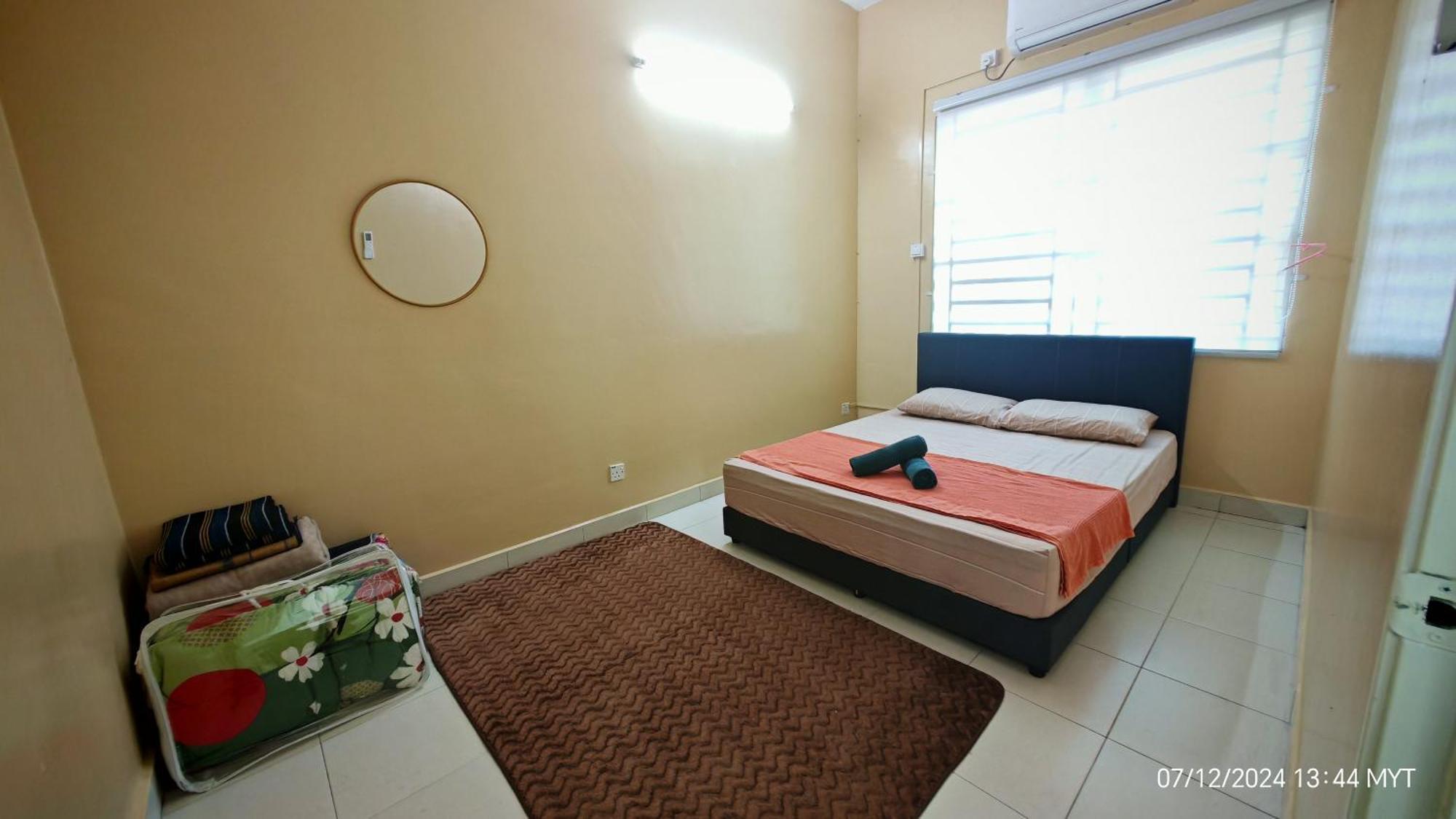 Qasrina Semi D 4 Bilik Holiday home *